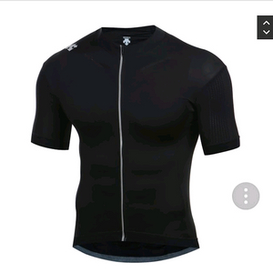 데상트 싸이클/ 상 하의 세트/ 100. 30/ 새상품