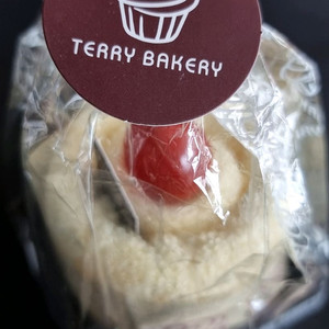 미니 케잌 모양의 세면 타월 새것.