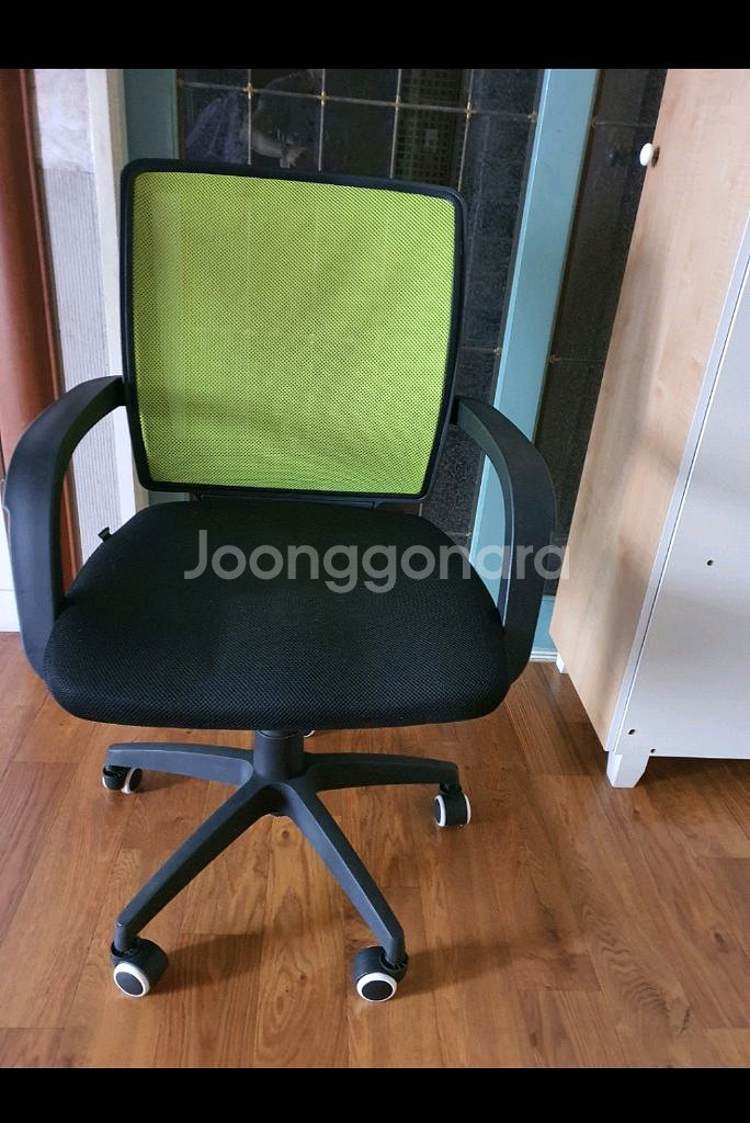 회전의자자세편하고튼튼하고바퀴잘작동되고예쁨저렴히1만2천원--1