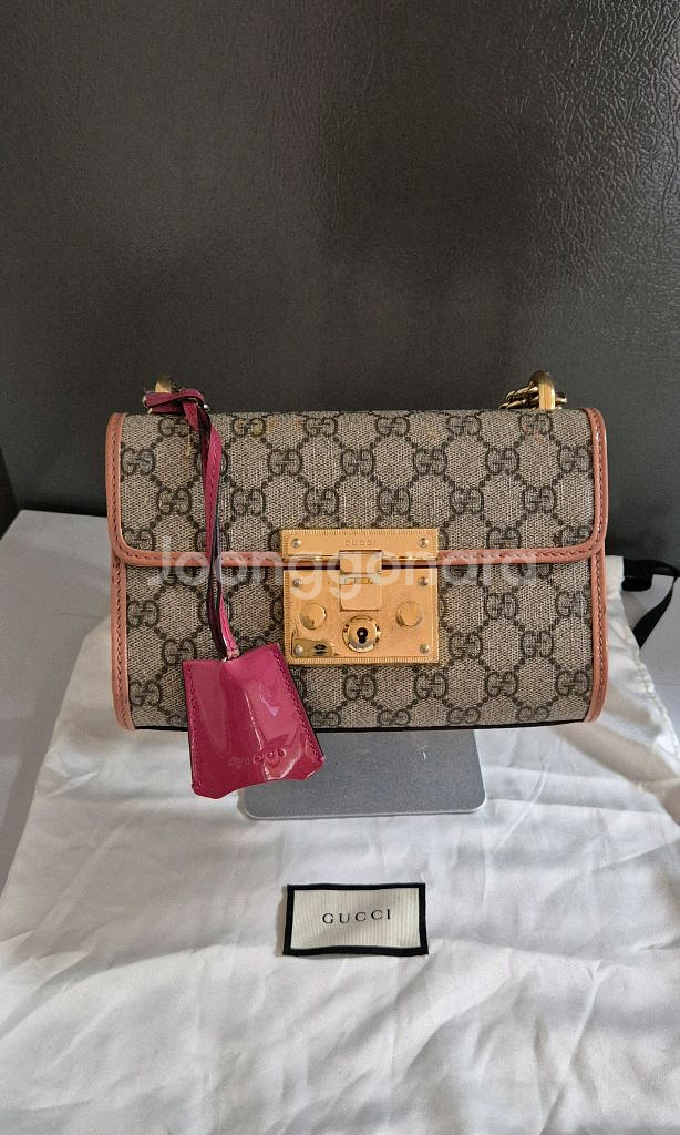 (보증서)구찌GG패드락미니체인숄더백 프라다루이비통샤넬--0