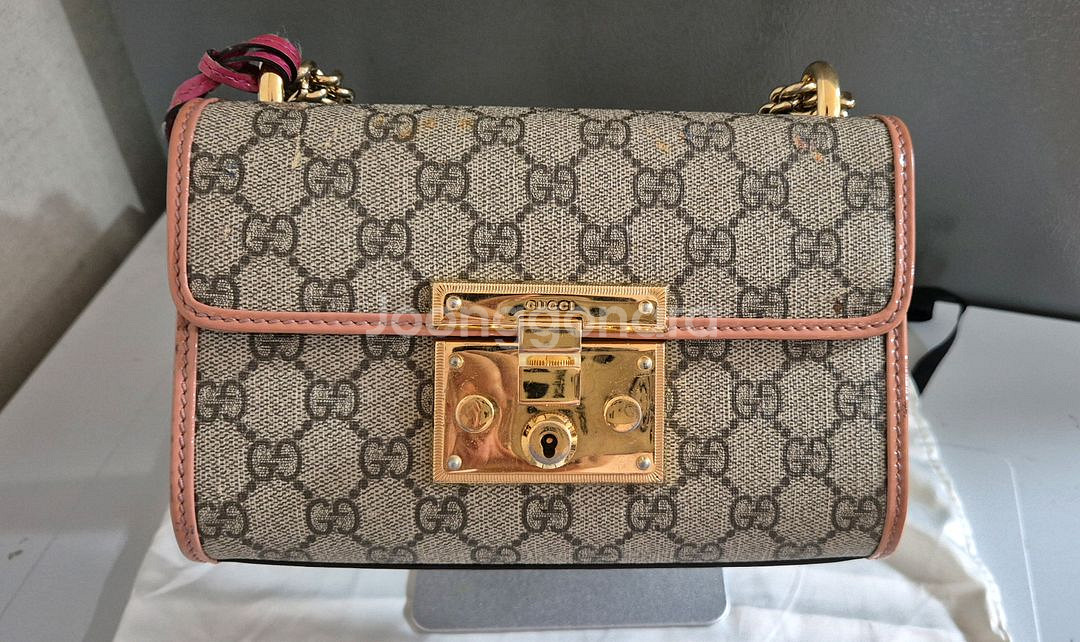 (보증서)구찌GG패드락미니체인숄더백 프라다루이비통샤넬--2