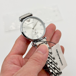 새상품 미착용 쿼츠 메탈시계 40mm