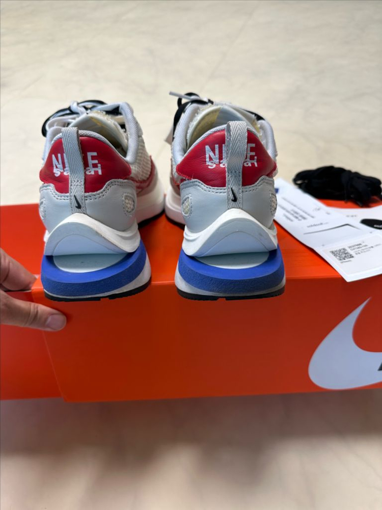 나이키 사카이 베이퍼와플 로얄 푸시아 270 이미지