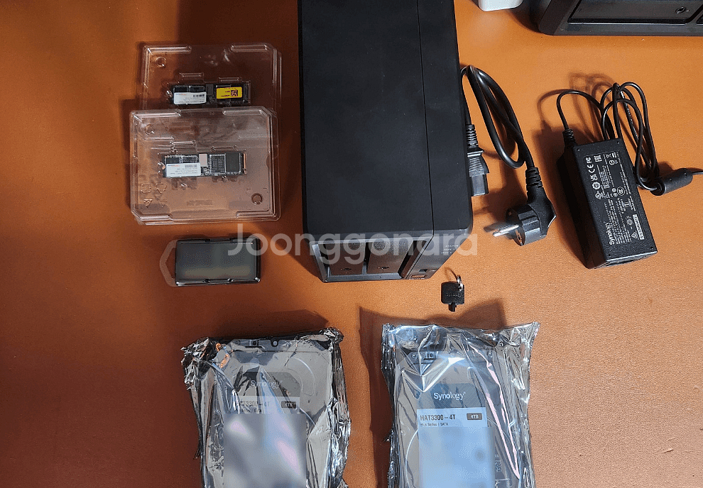 시놀로지DS723+램4G+HDD8TB+M.2 512G--1