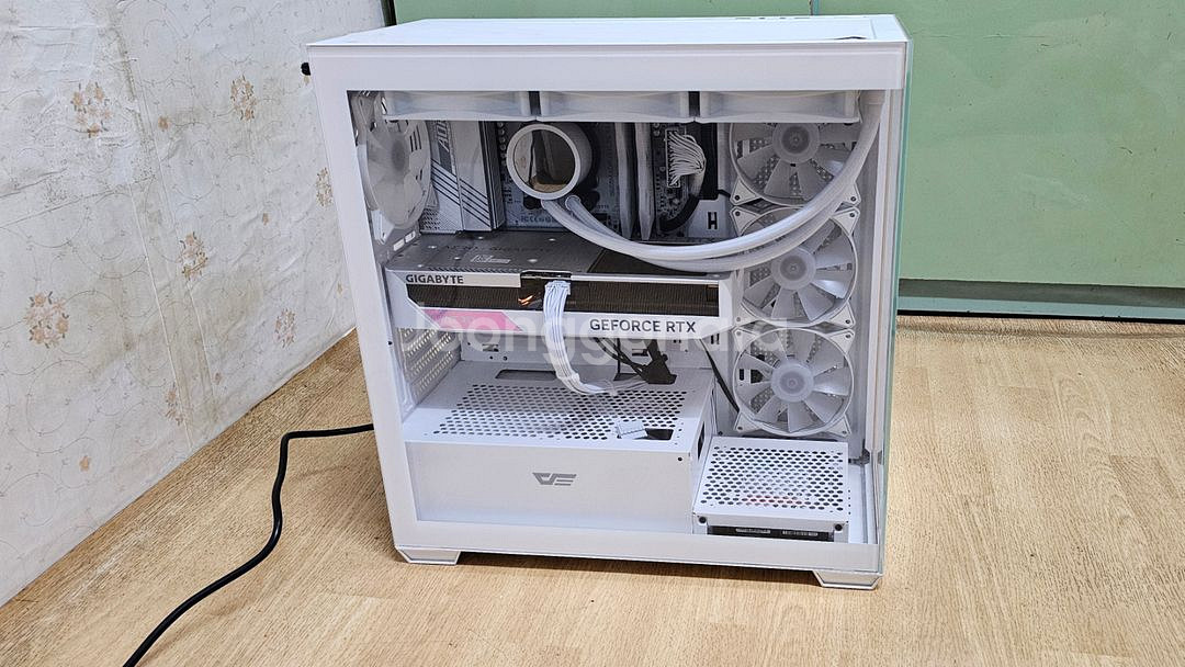 7800X3D 게이밍 본체 판매합니다--0