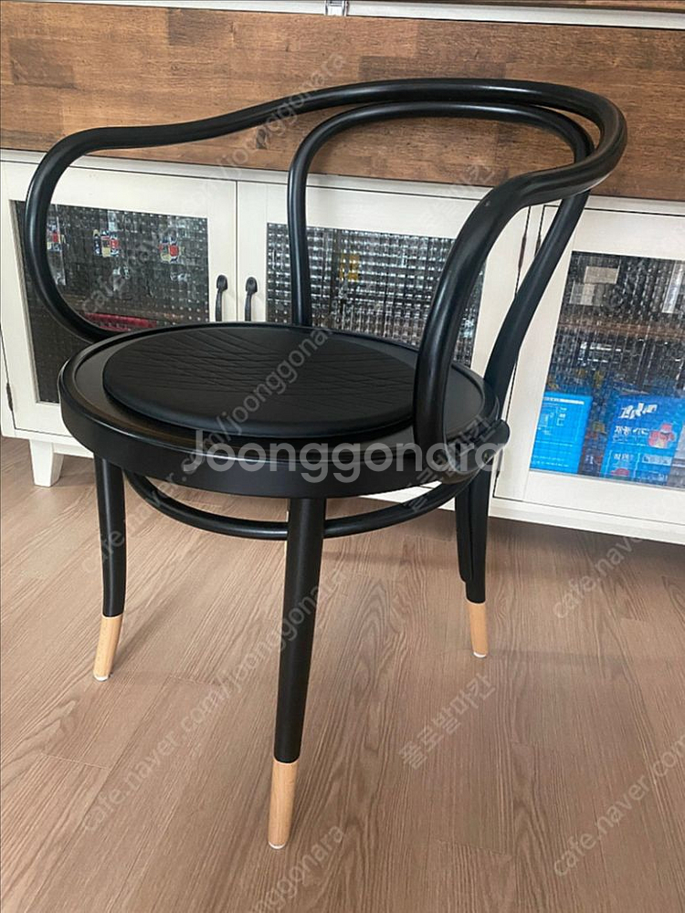 톤 암체어 30 다크웬지 네추럴 삭스 톤체어--1