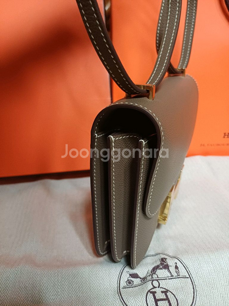 콘스탄스 18 에토프 금장 올수공 앱송가죽. 거울내장--2