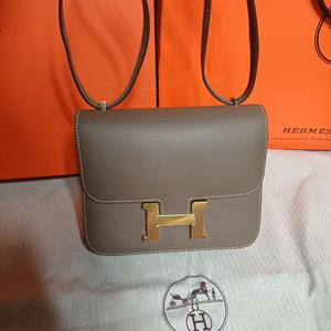 콘스탄스 18 에토프 금장 올수공 앱송가죽. 거울내장