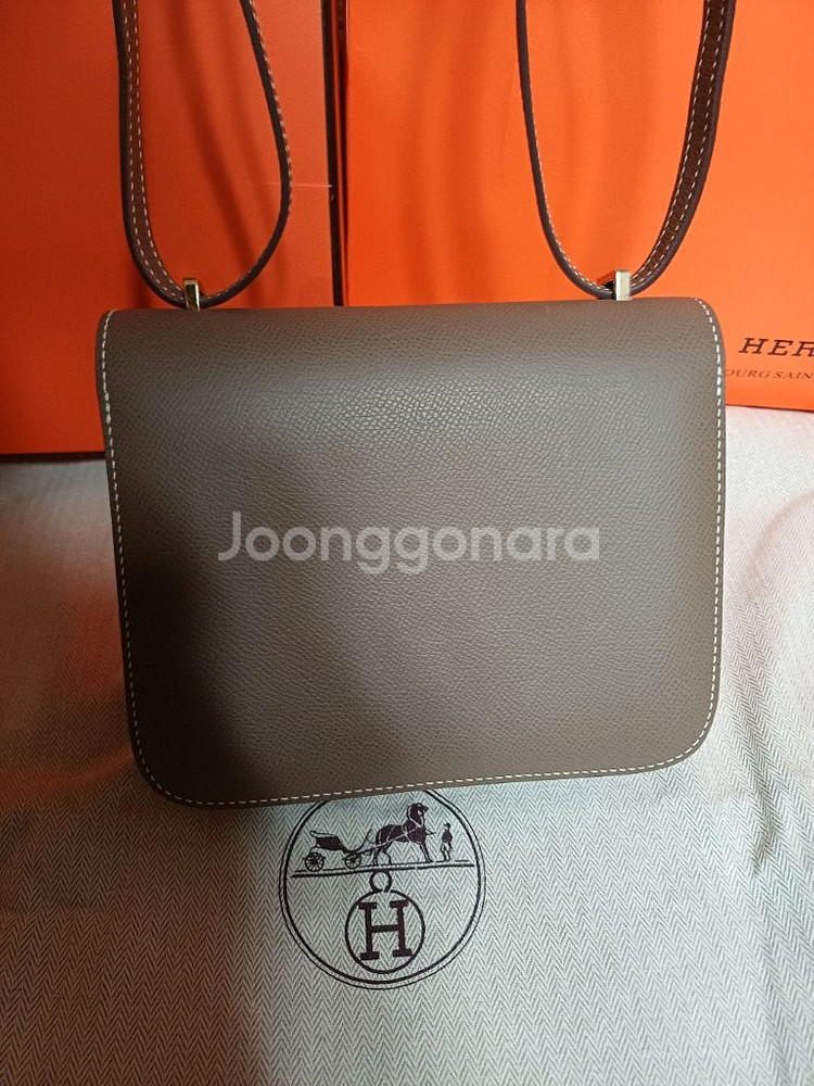 콘스탄스 18 에토프 금장 올수공 앱송가죽. 거울내장--3