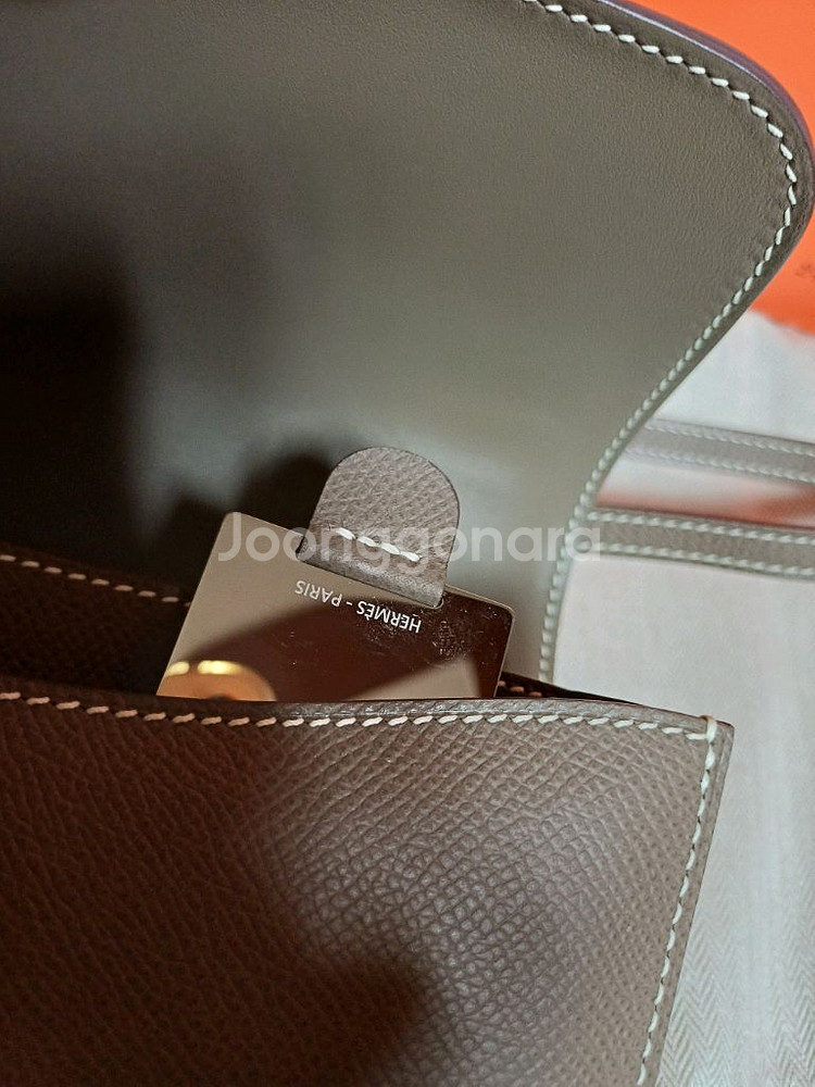 콘스탄스 18 에토프 금장 올수공 앱송가죽. 거울내장--6