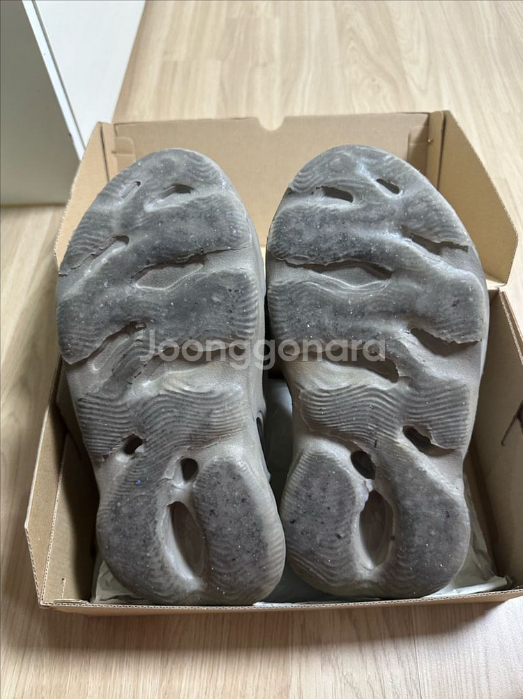[판매] 아디다스 이지폼러너 265 스톤세이지--1