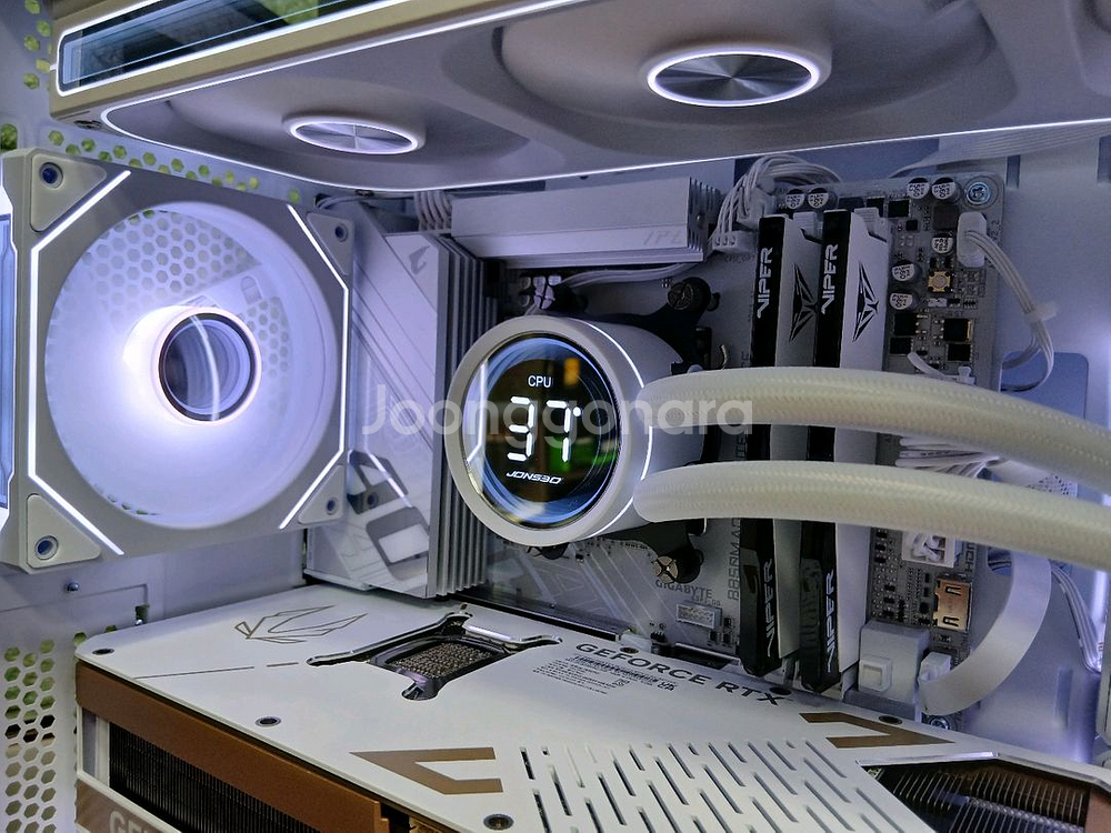 미사용 ) 9800X3D & RTX5070TI 컴퓨터--4