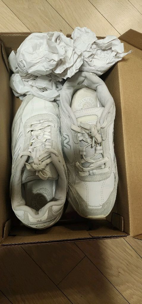 뉴발란스 운동화 225싸이즈--1