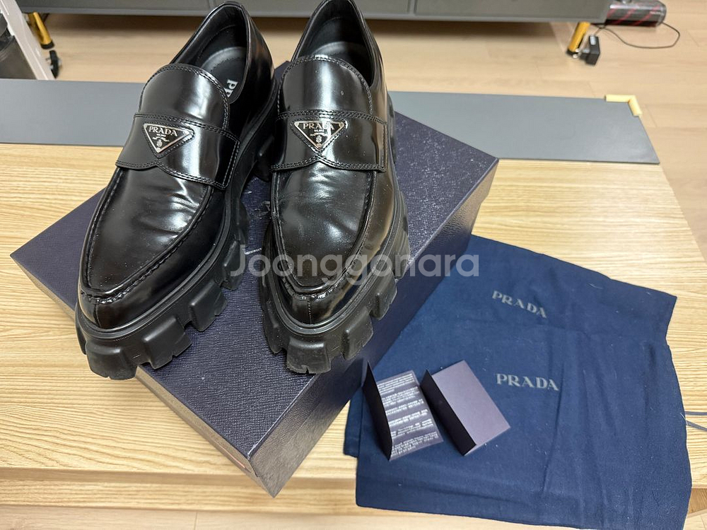 프라다 모놀리스 로퍼 블랙 (280)--1