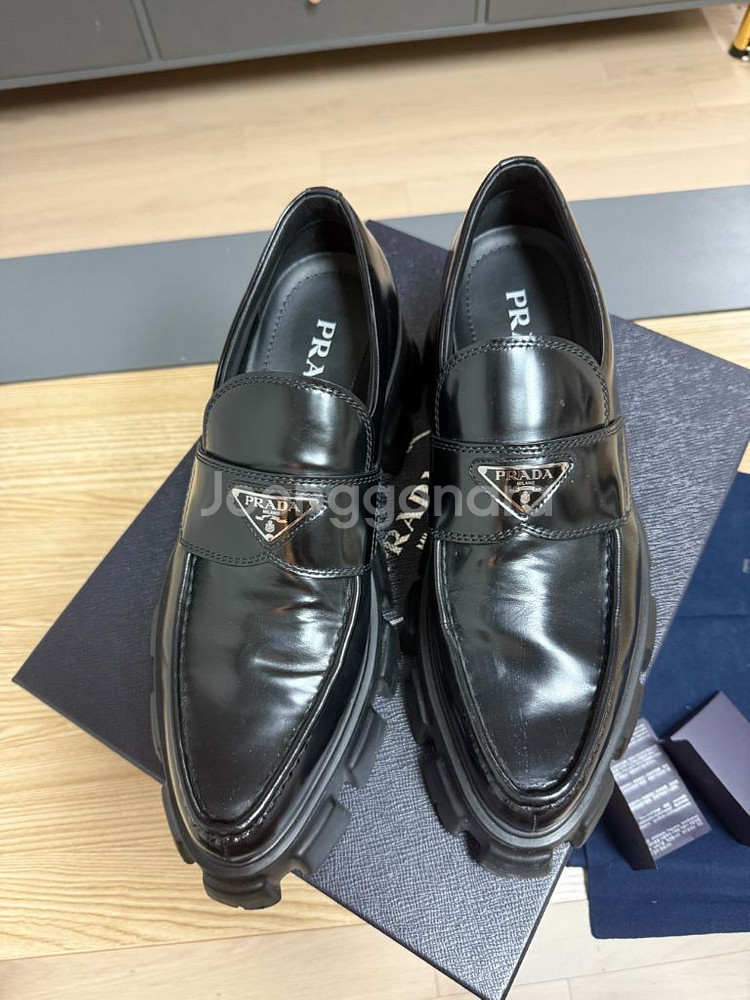 프라다 모놀리스 로퍼 블랙 (280)--2