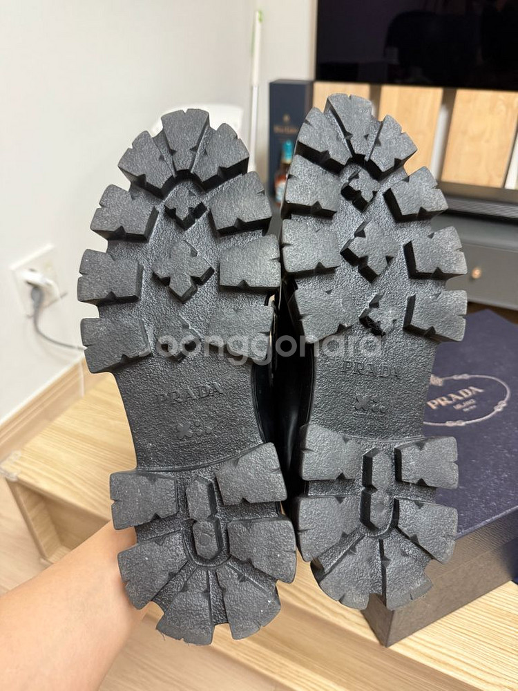 프라다 모놀리스 로퍼 블랙 (280)--4