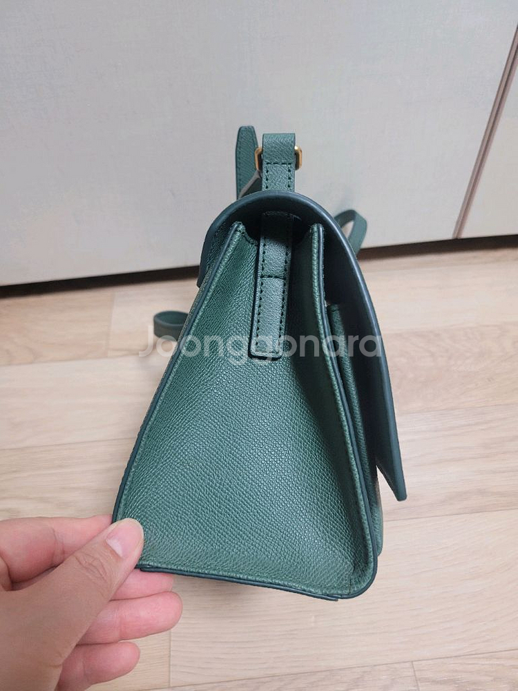 빈폴 스웨이드,가죽 크로스백 팝니다--2