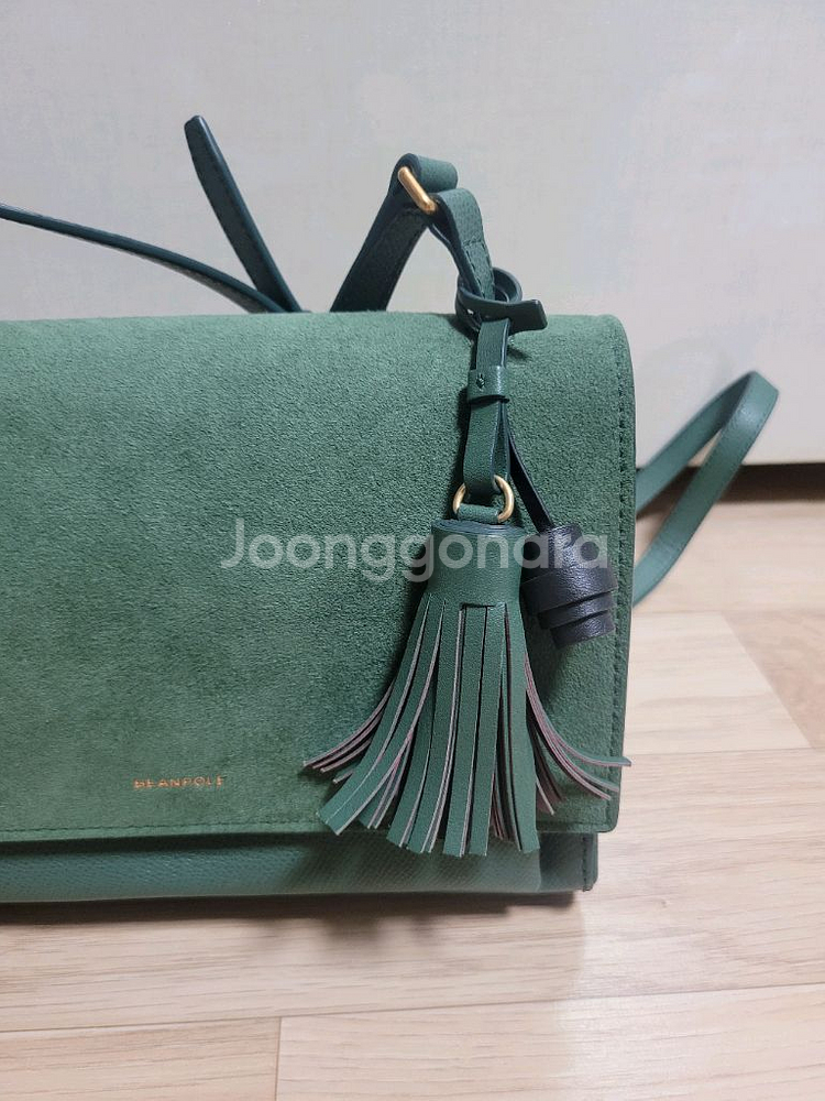 빈폴 스웨이드,가죽 크로스백 팝니다--1