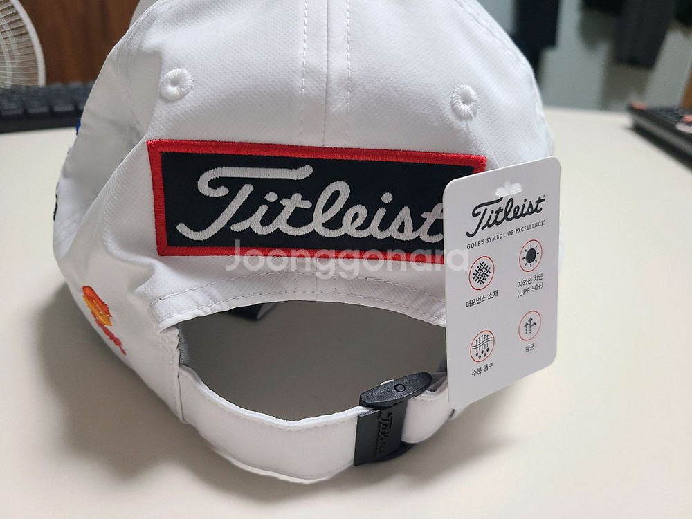 타이틀리스트 투어퍼포먼스 골프모자 팝니다.--2
