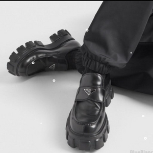 프라다 모놀리스 로퍼 블랙 (280)