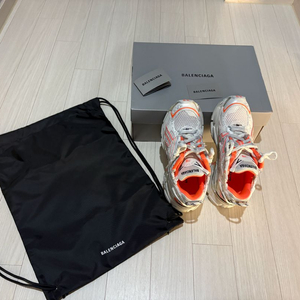 발렌시아가 러너 오렌지(677402 W3RBM 9770