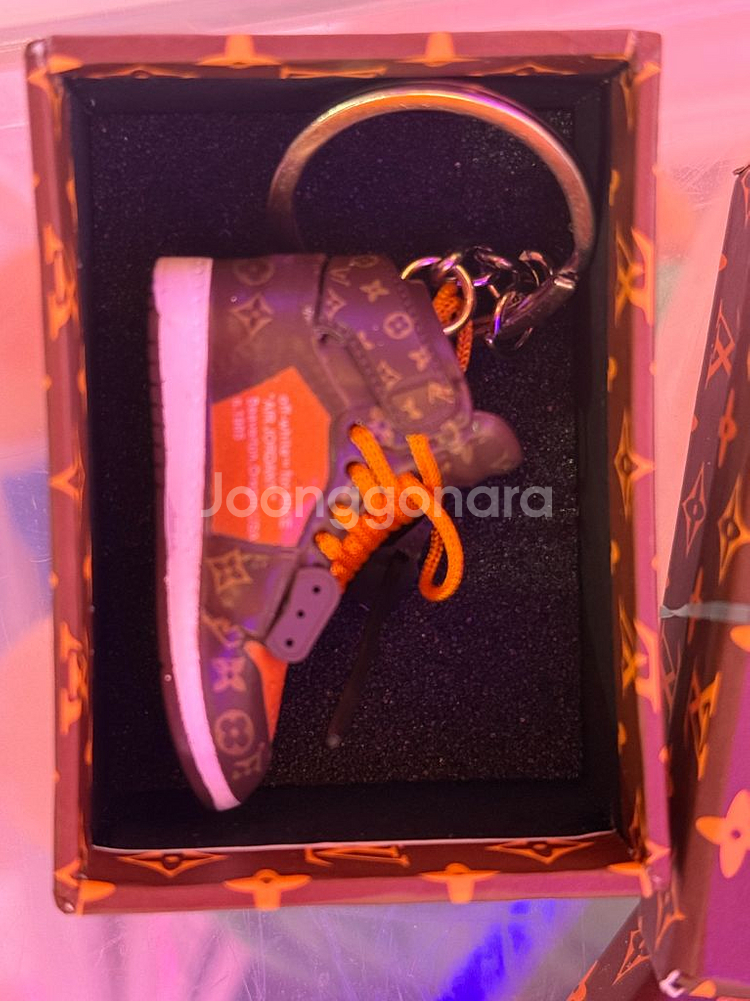 나이키 조던 루이비똥 키링입니다--0