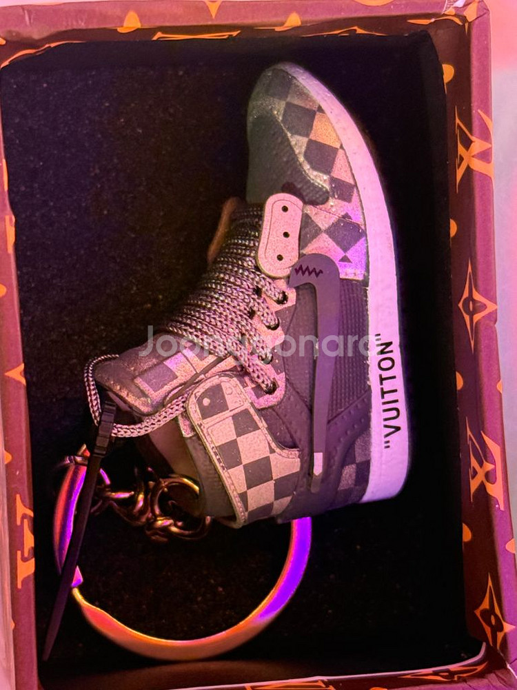 나이키 조던 루이비똥 키링입니다--4