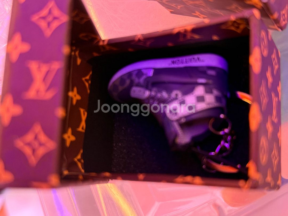 나이키 조던 루이비똥 키링입니다--5