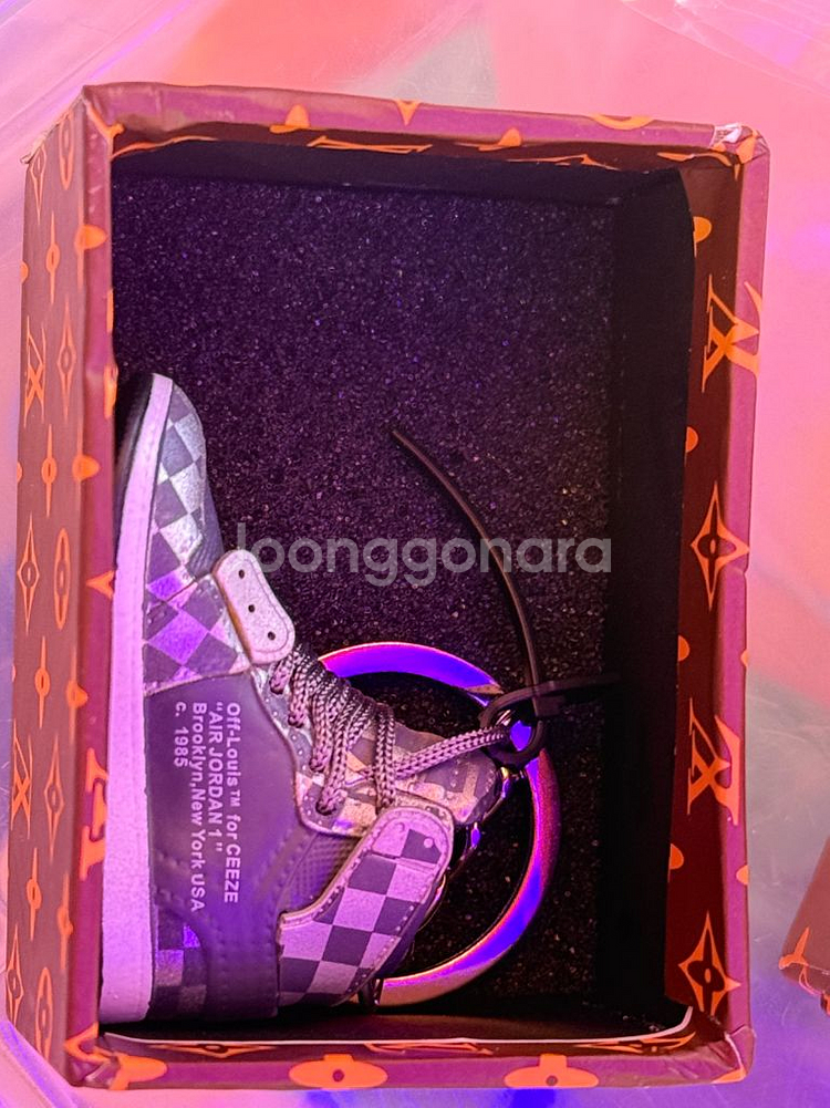 나이키 조던 루이비똥 키링입니다--3