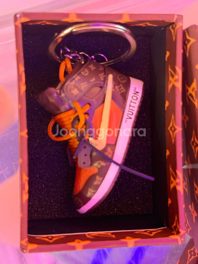 나이키 조던 루이비똥 키링입니다--1