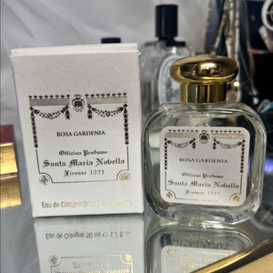 산타마리아노벨라 로사 가데니아 (영로즈/로사/오로즈 교