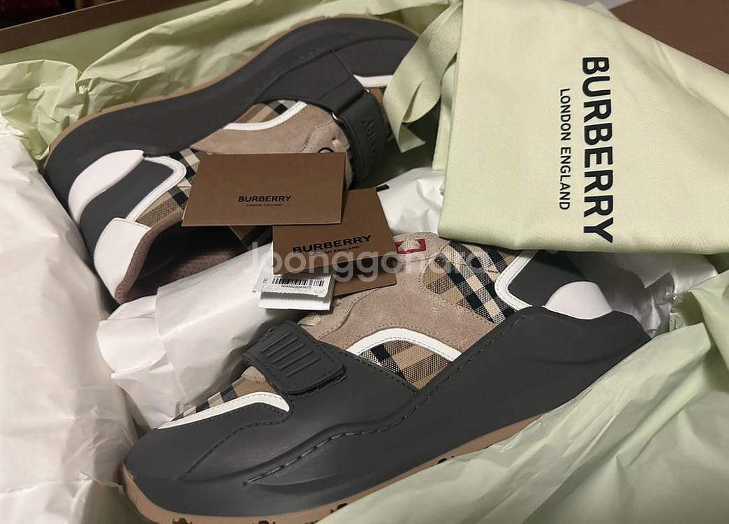 버버리 체크 스니커즈--1