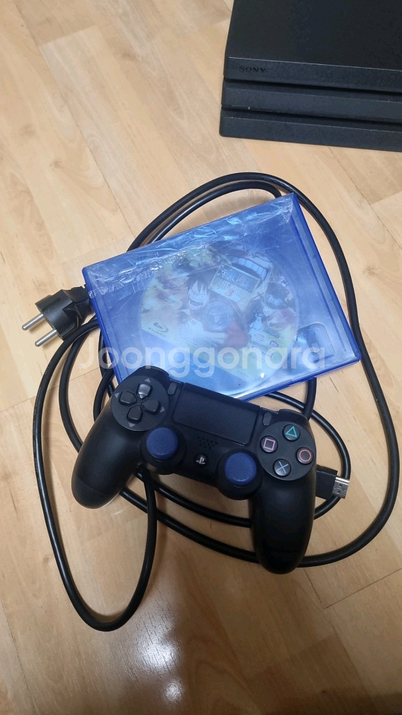 플스4 ps4 프로 1TB 판매합니다.--2