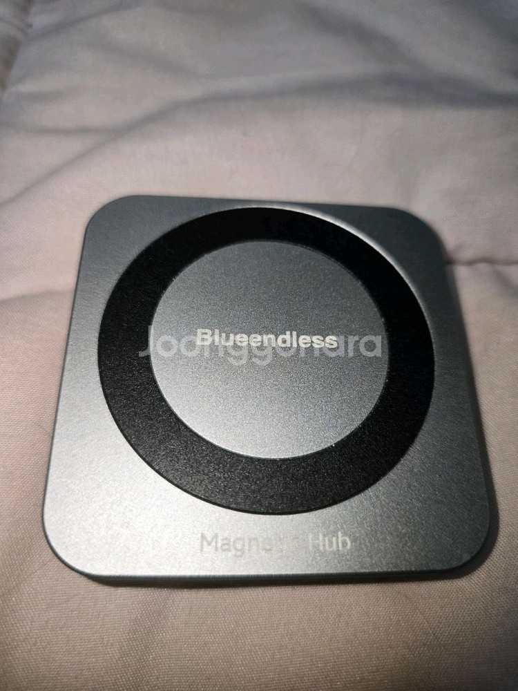 스마트폰용 맥세이프 인클로저 팝니다--0