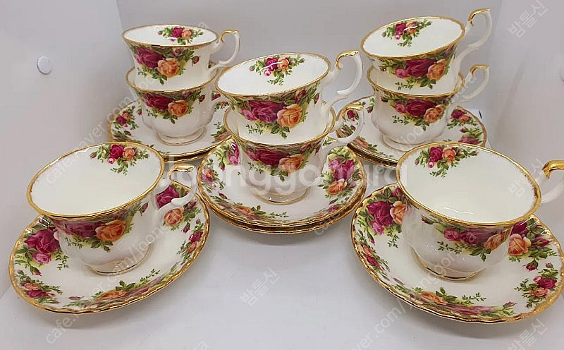 앤틱 영국 정품 로얄알버트 황실장미찻잔 1조값--0