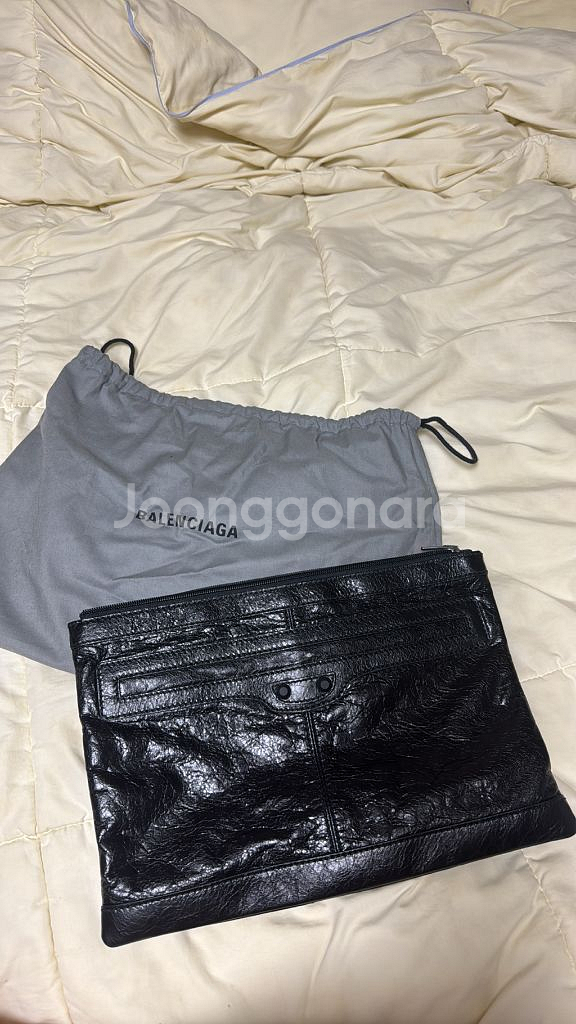 발렌시아가 레더 클러치백--0