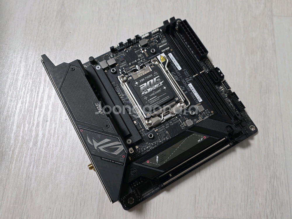 ASUS ROG STRIX B650E-I 메인보드--1