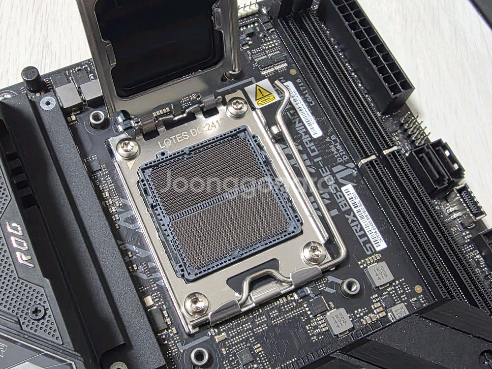 ASUS ROG STRIX B650E-I 메인보드--2