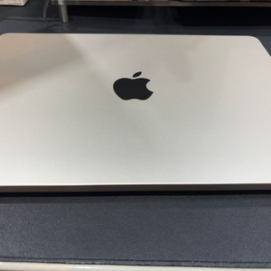 맥북에어13 M3 512/8 105만