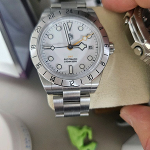 산마틴 블랙베이 프로 오마쥬시계입니다.