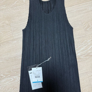 플리츠플리즈 민소매