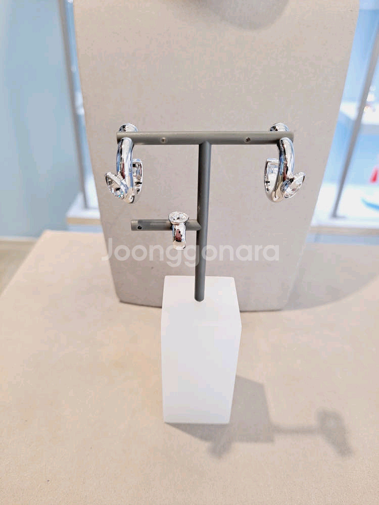 (새상품) 스와로브스키 귀걸이--1