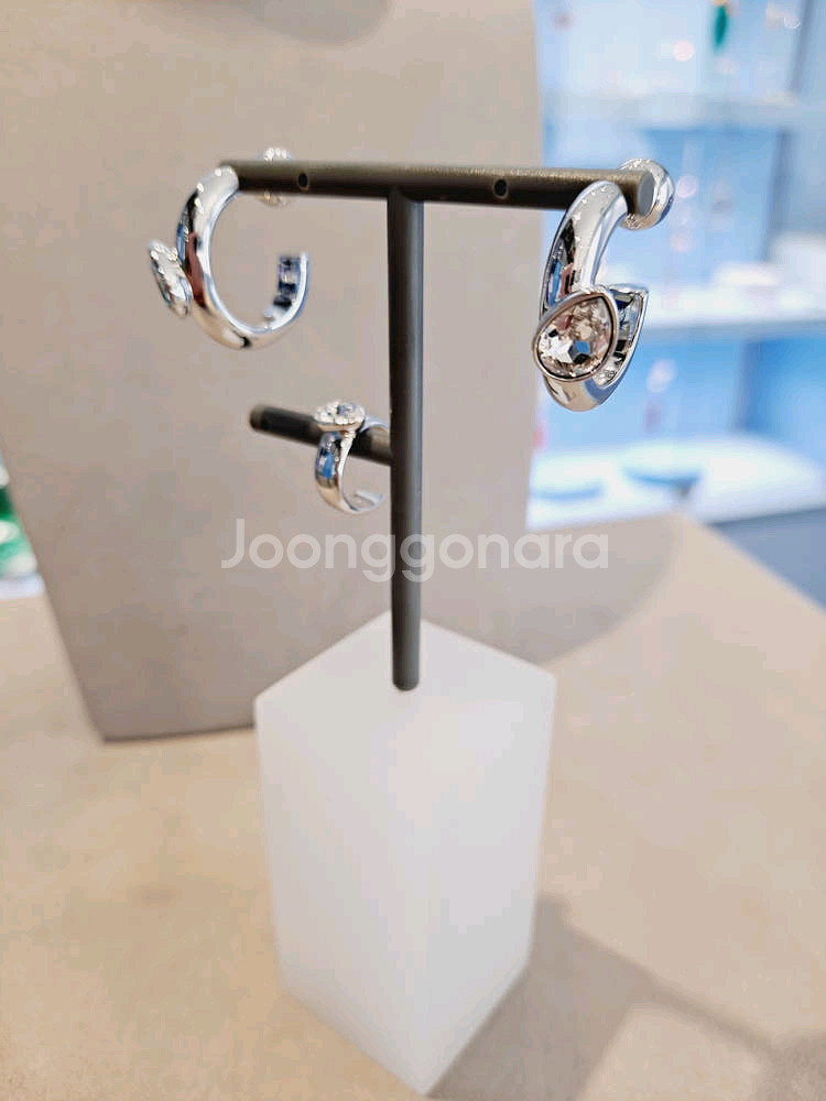 (새상품) 스와로브스키 귀걸이--2