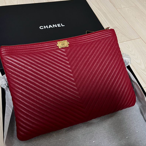 샤넬 보이 쉐브론 클러치