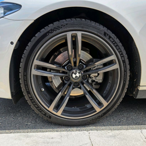 BMW F10 장착중 437M 순정휠+PS5 타이어
