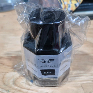 레오나르도 블랙 만년필 잉크 미개봉 팝니다.