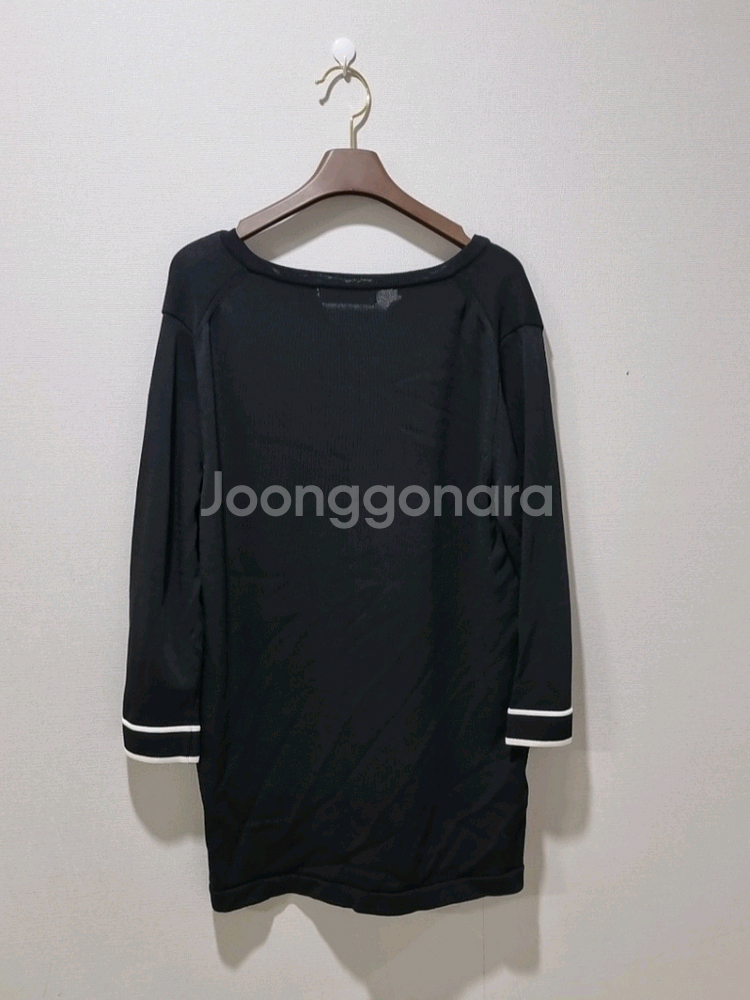 샤넬 CHANEL 배색 단추 니트 탑--6