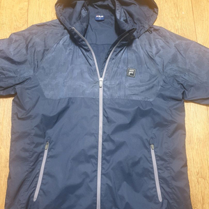 휠라 운동복 바람막이 100 사이즈입니다