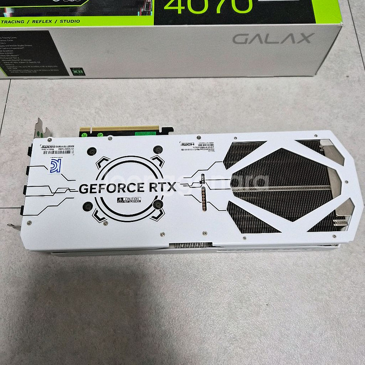 갤럭시 GALAX 4070Super 화이트--3
