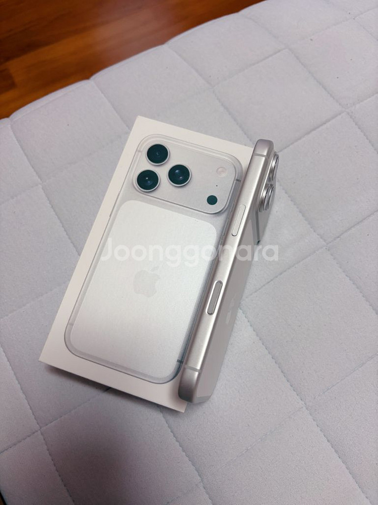 아이폰17프로 실버 256기가 자급제 새것컨디션 팝니다--3